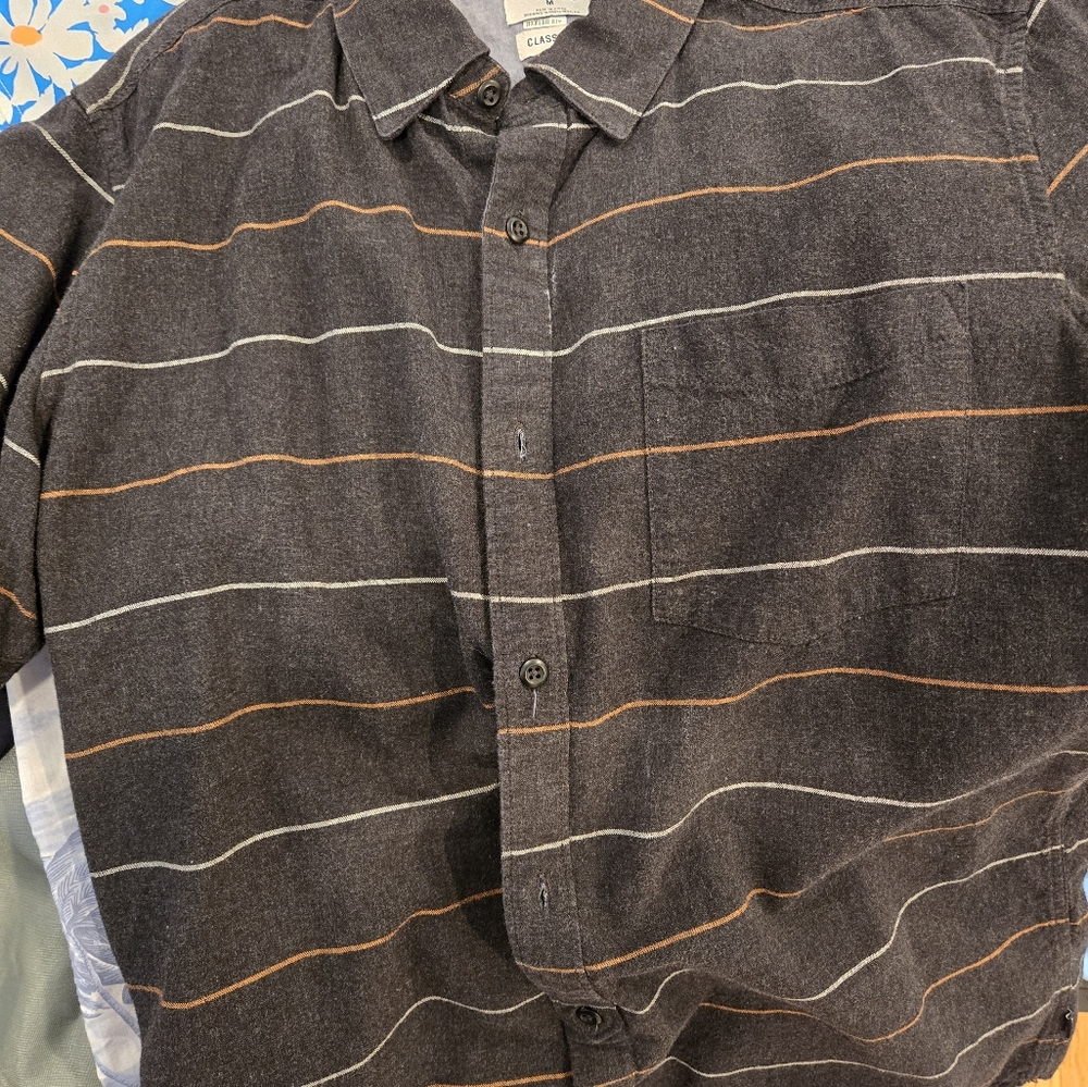 Hurle short sleeve button up sz M